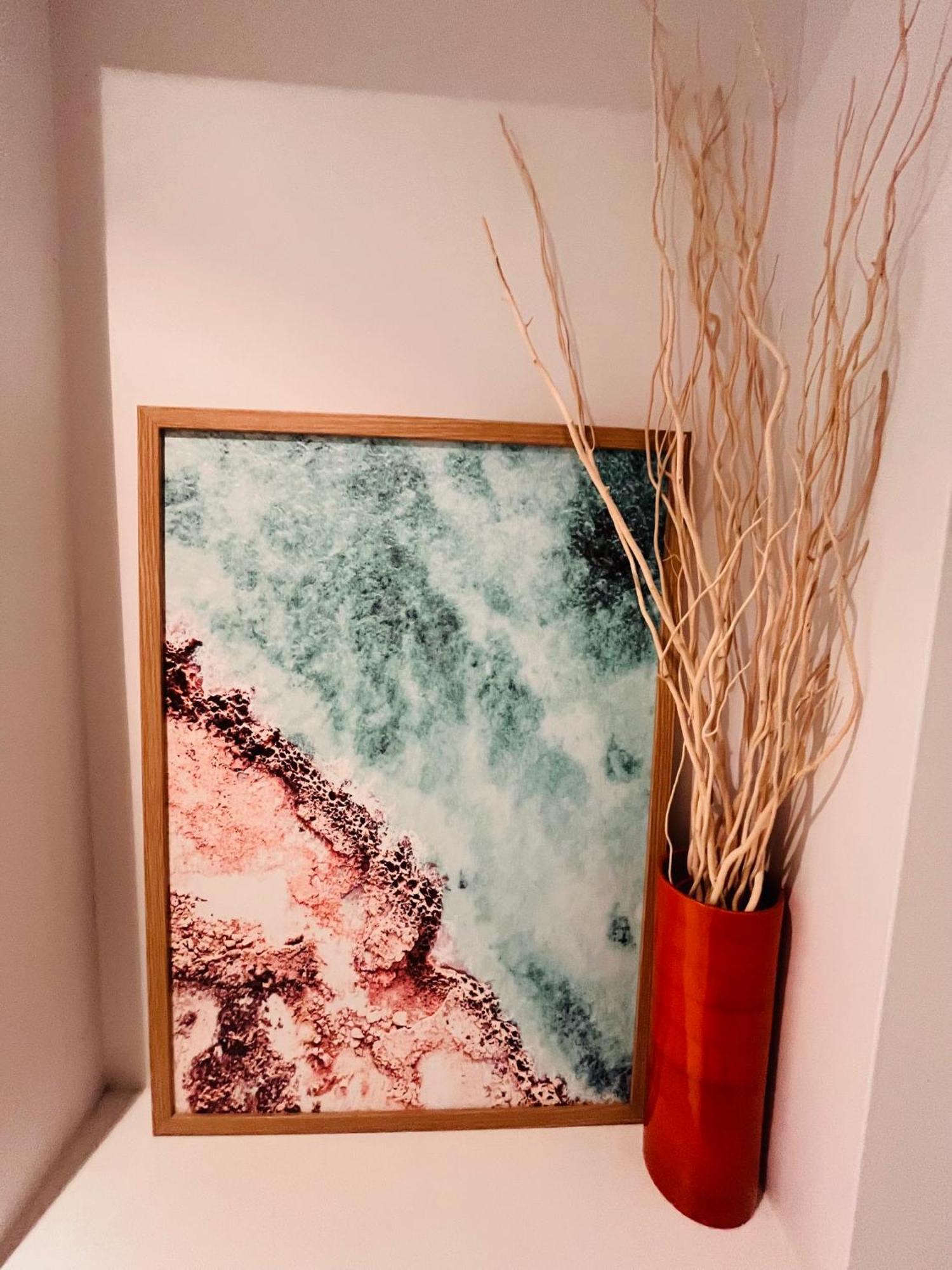 At Marina Shores Airlie Beach Extérieur photo A painting by the artist