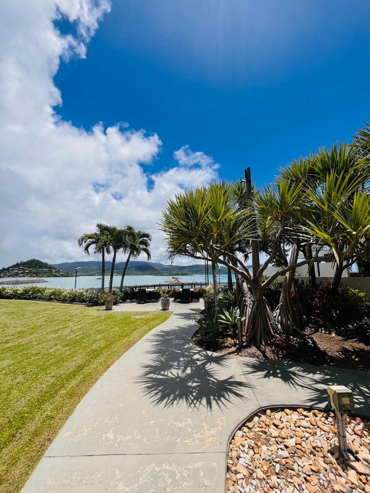At Marina Shores Airlie Beach Extérieur photo View of the bay from the hotel