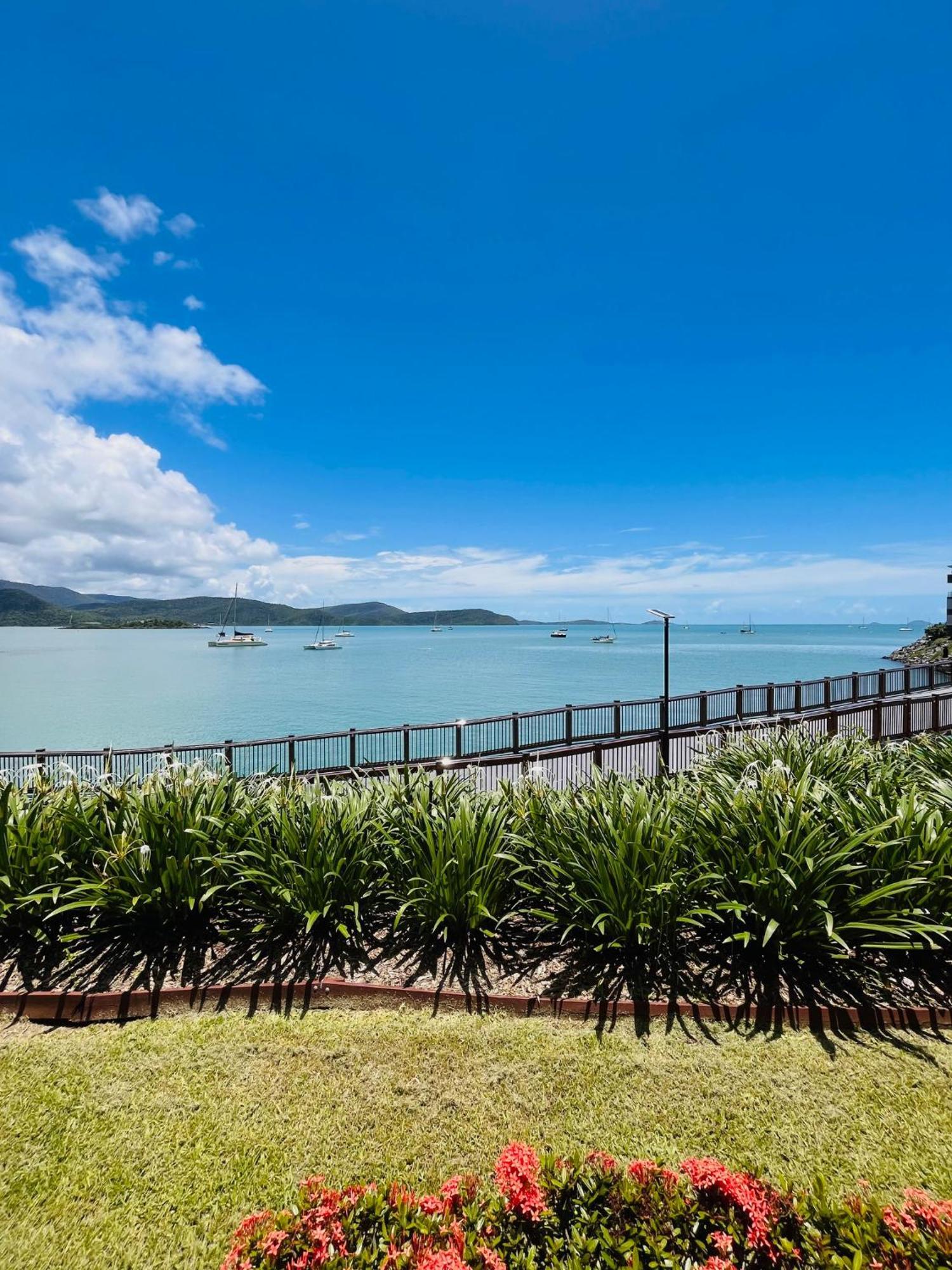 At Marina Shores Airlie Beach Extérieur photo View of the bay from the Strand, 2019