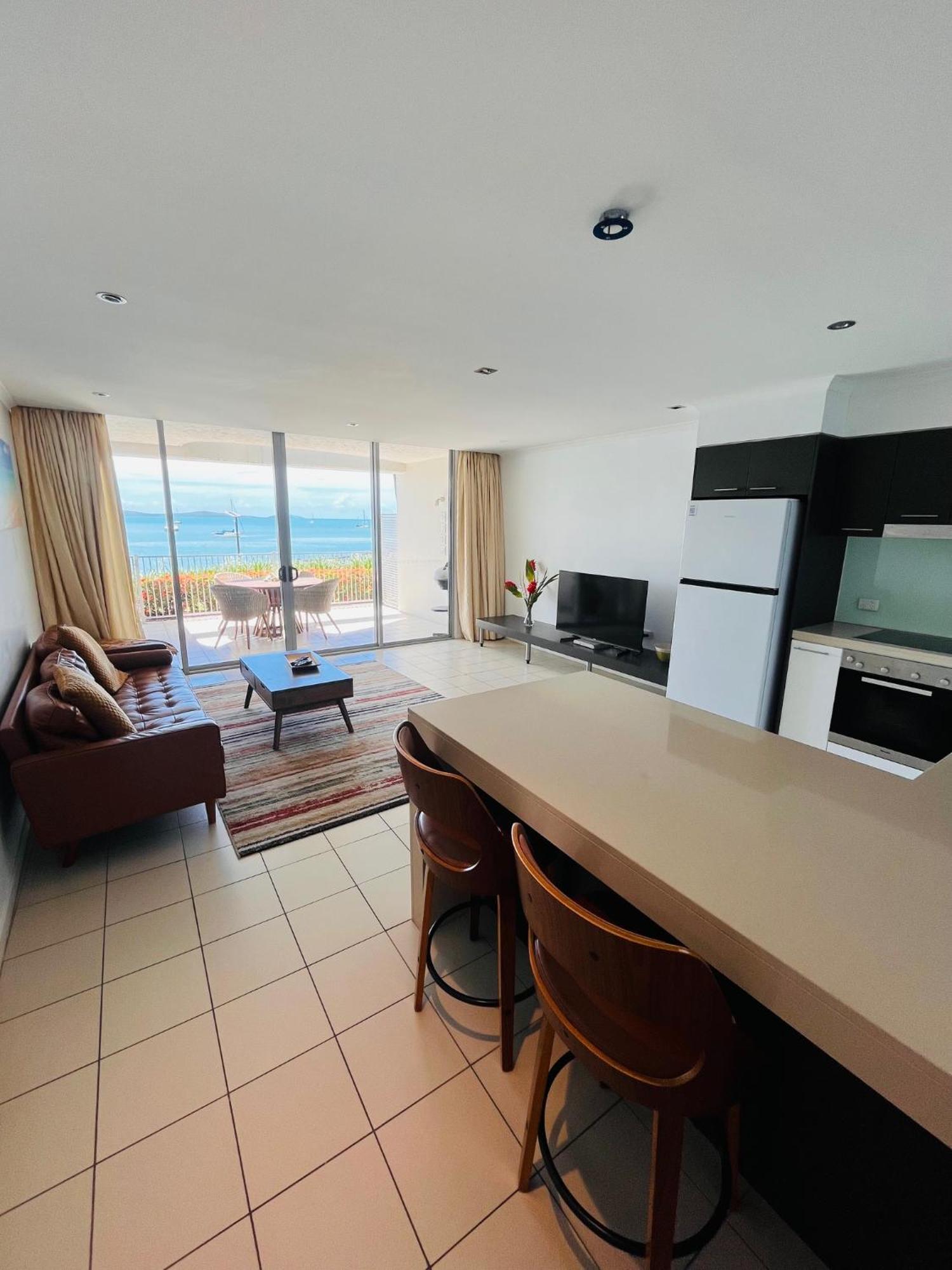 At Marina Shores Airlie Beach Extérieur photo A typical apartment at the Mantra on Mooloolaba