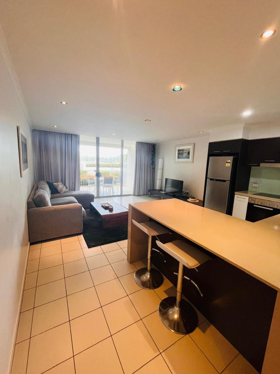 At Marina Shores Airlie Beach Extérieur photo A typical apartment at the University of New South Wales