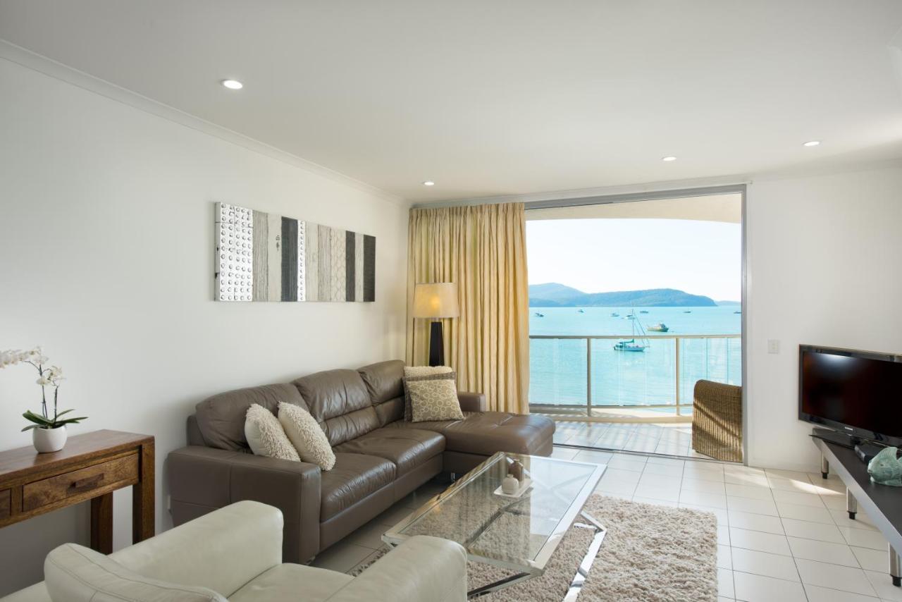 At Marina Shores Airlie Beach Extérieur photo Living room